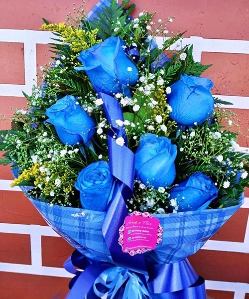 Ramalhete com 6 rosas azuis