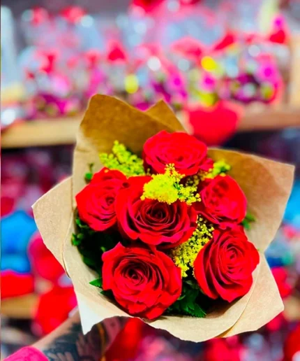 Buquê Compacto 6 Rosas – Promoção