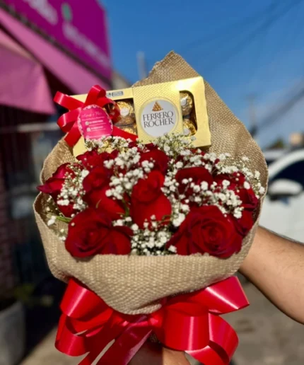 Kit Buquê 2 Dúzias + Ferrero Rocher T8 na Juta – Promoção
